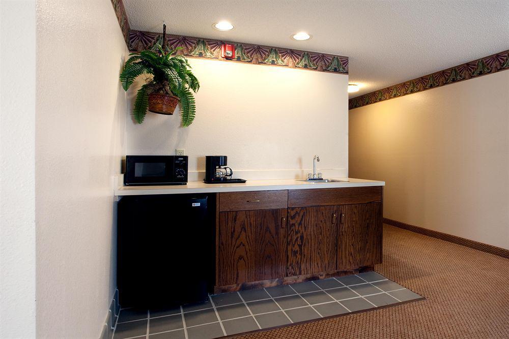 Quality Inn & Suites Clemmons I-40 Стая снимка