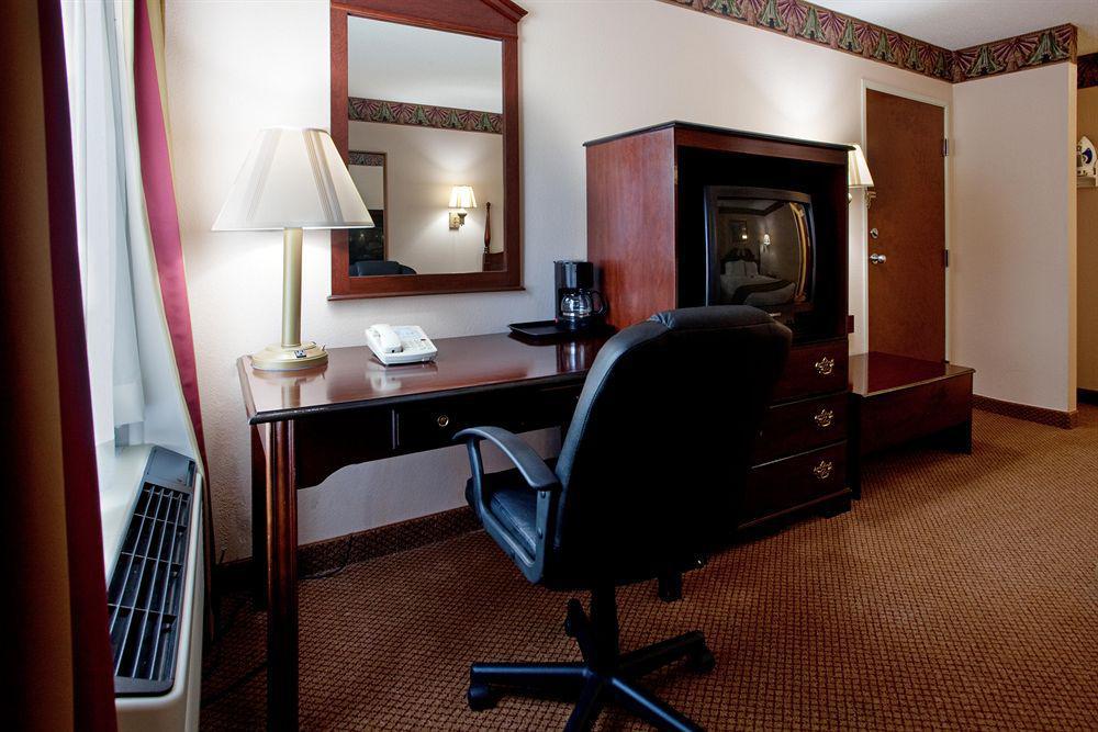 Quality Inn & Suites Clemmons I-40 Екстериор снимка