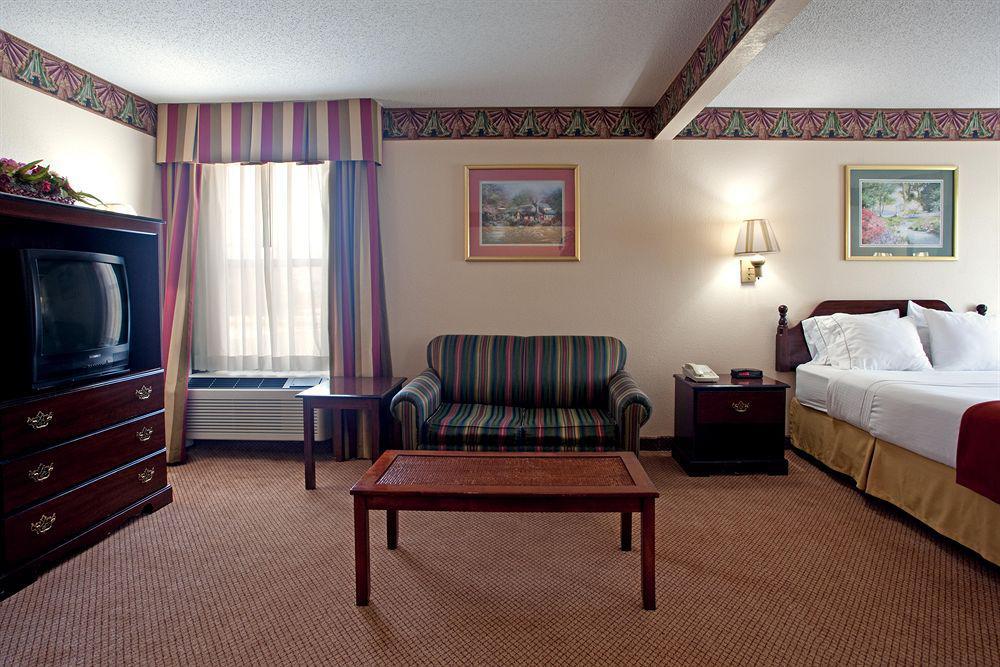Quality Inn & Suites Clemmons I-40 Стая снимка
