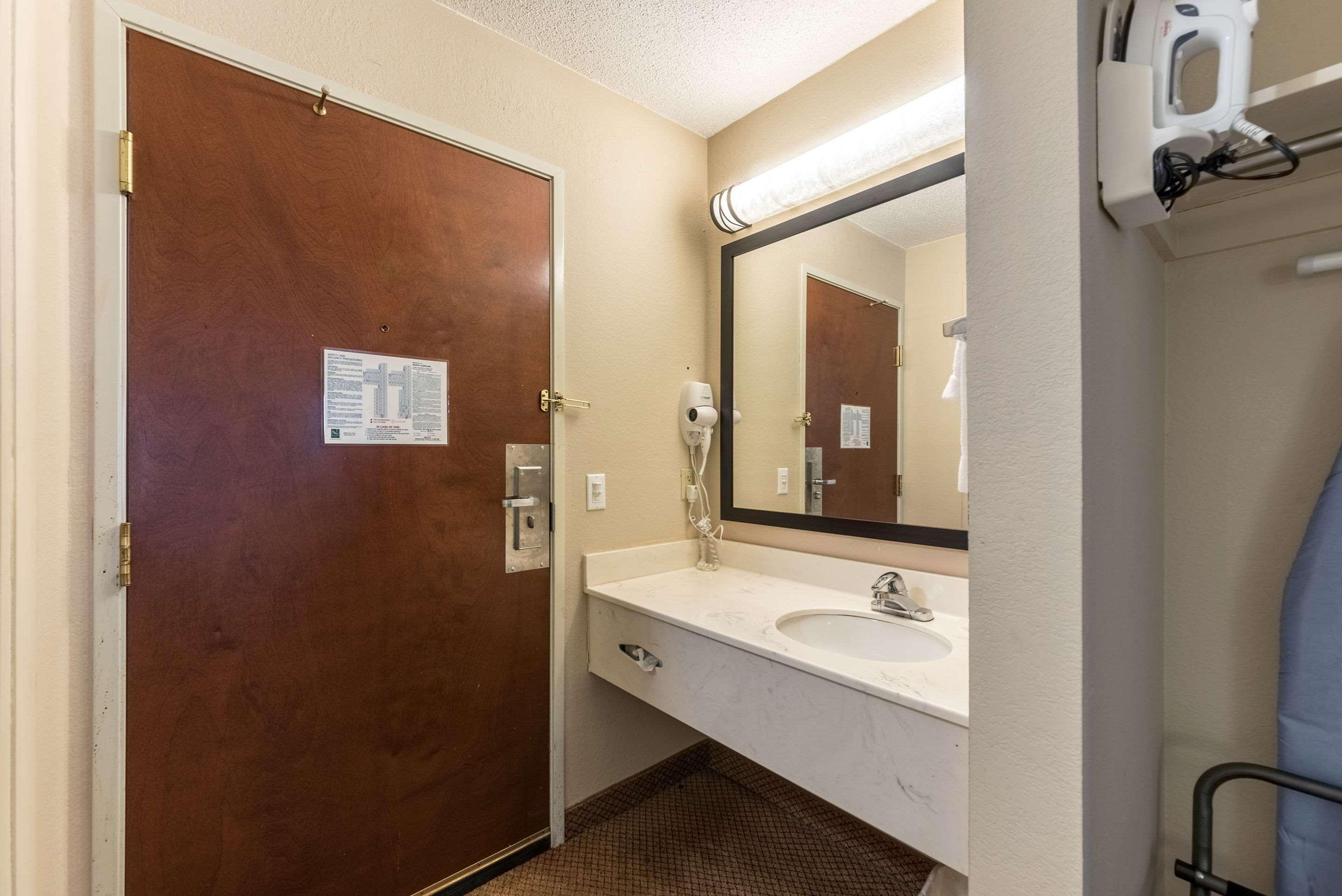 Quality Inn & Suites Clemmons I-40 Екстериор снимка